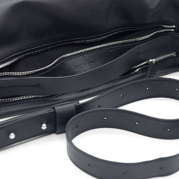 Abigail<br/>Black half-moon bag  