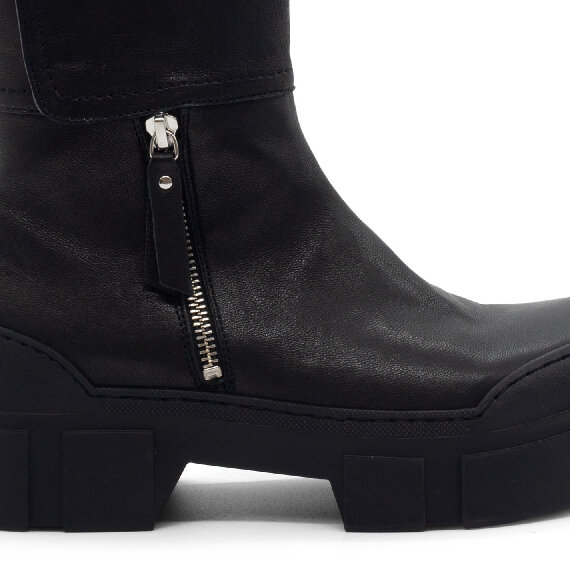 V14 Roccia – Black biker ankle boot  