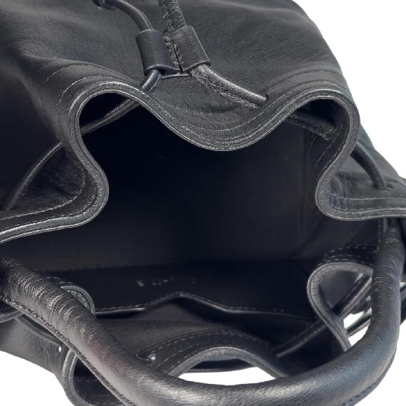 Naima<br>Secchiello in morbida pelle nera